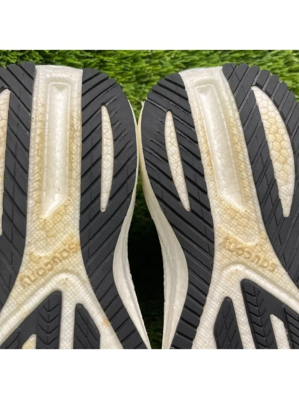 Saucony Triumph 21 Womens Size 6 Black White Athletic Running Shoes Sneakers